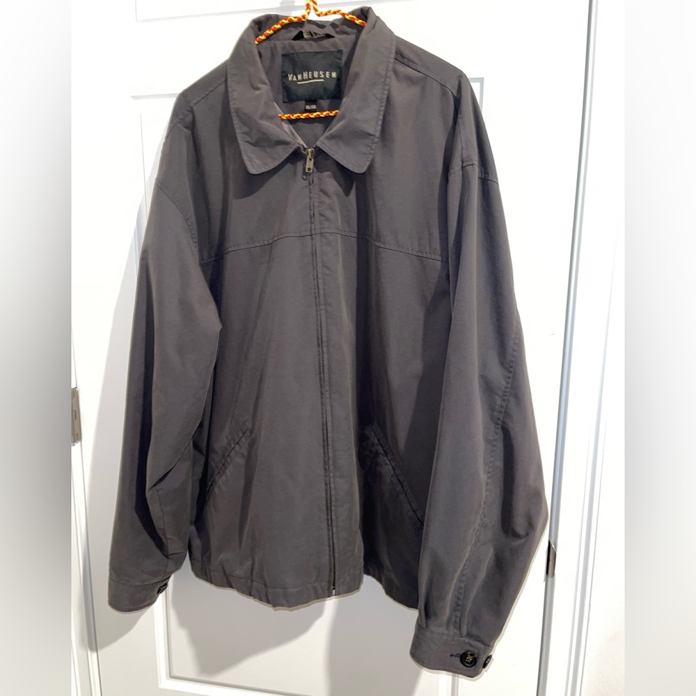 Men’s Van Heusen Light zip up jacket size XL